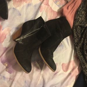 Black booties with heel